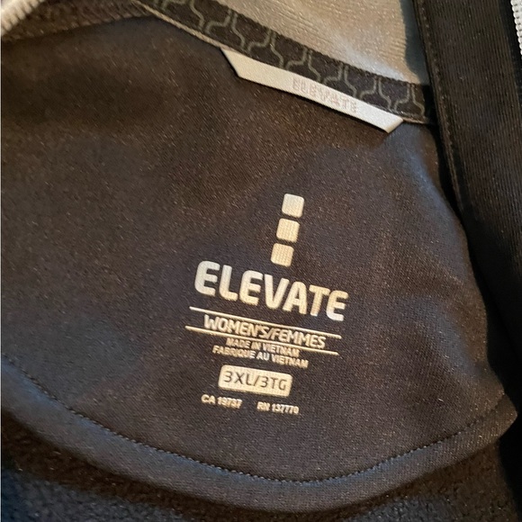 Elevate zip up - Picture 2 of 4